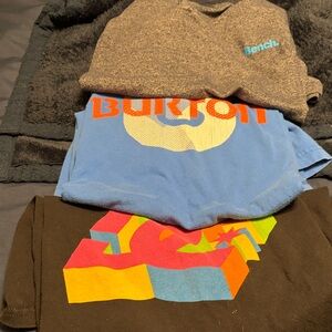 Bench Gray Sweatshirt and Burton Blue T-Shirt Bundle